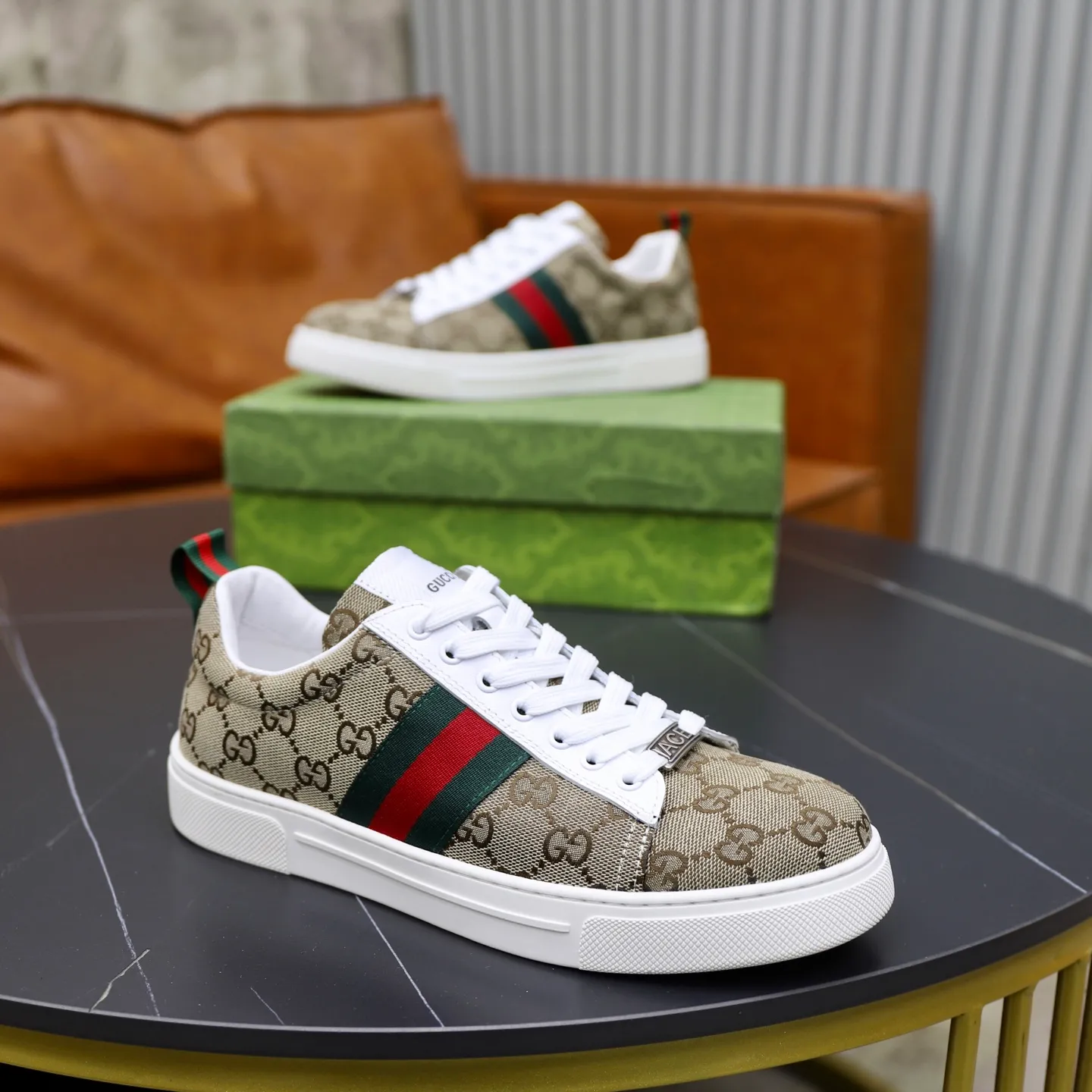 Ex-factory price: 440💰🙅‍♂️🙅‍♂️🙅‍♂️ Brand: GUCCI Standard code: 38-44 (45 customized) Grade: Same as the official website Material: Original material splicing Comfortable and breathable lining Lightweight and wear-resistant sports outsole Style category: Men's fashionable casual shoes Running sneakers Distinguished luxury brand elements Top luxury Color: actual picture color
